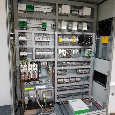 Armoire de controle commande et de puissance variateurs contrôleur robot Armoire de controle commande et de puissance variateurs contrôleur robot