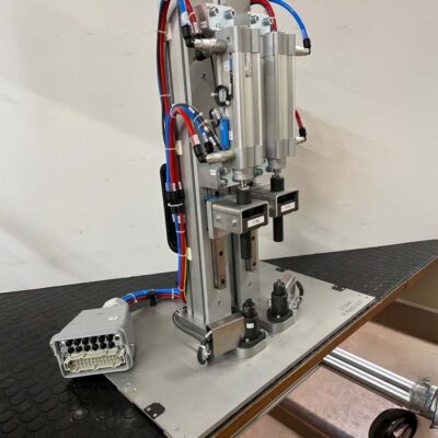 Outillage d’assemblage et clippage de boitiers pour le secteur de l’Automobile